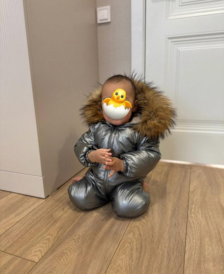 Зимний утепленный комбинезон с капюшоном