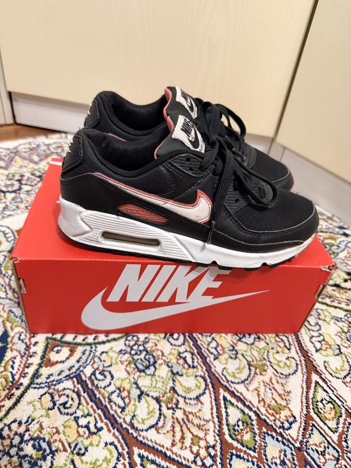 Кроссовки Nike