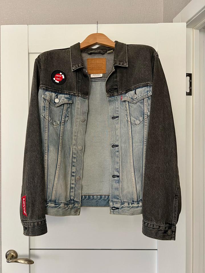 Levi's