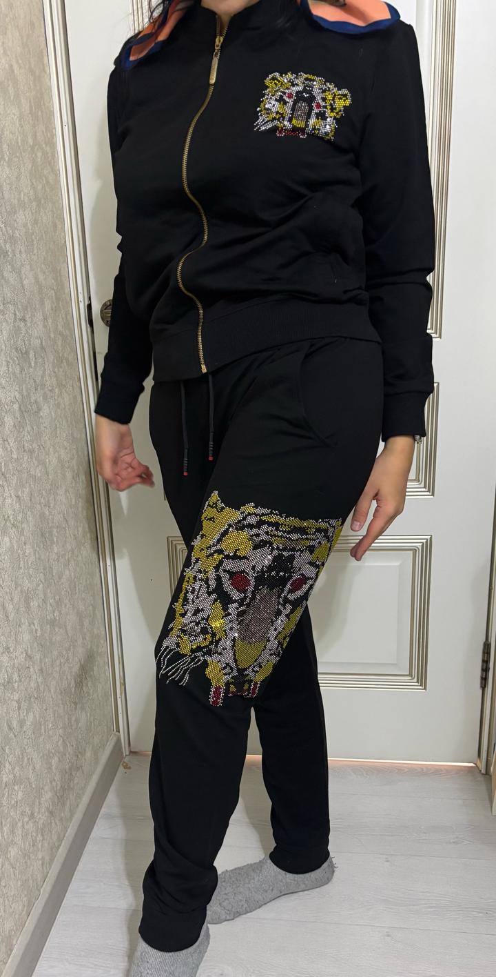 moodstyle Спортивный костюм со стразами