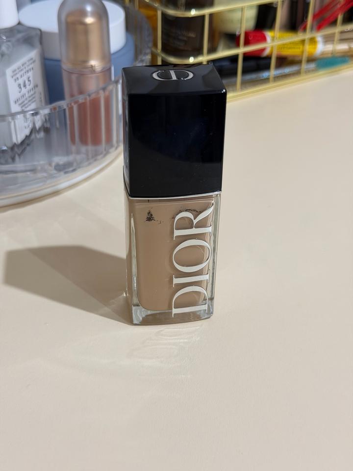 Тональный крем Dior Forever Skin Glow