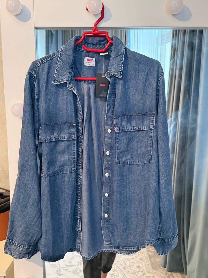Levi's