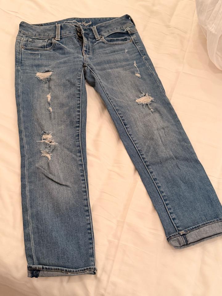 American Eagle Outfitters джинсы рваные укороченные