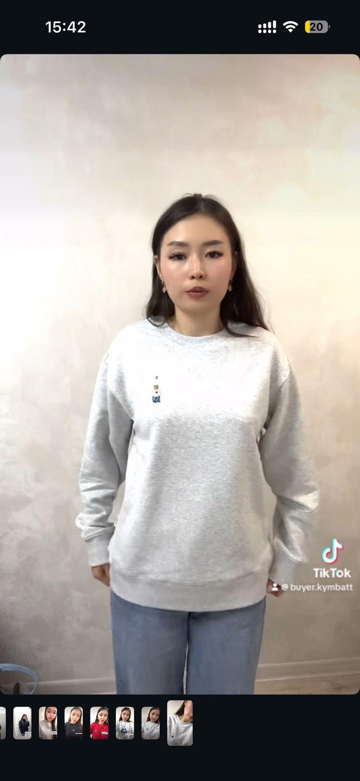 WHO.A.U свитшот