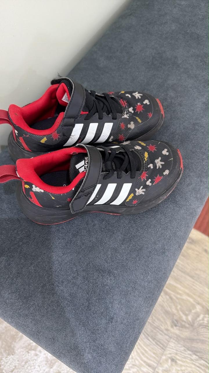 Кроссовки adidas