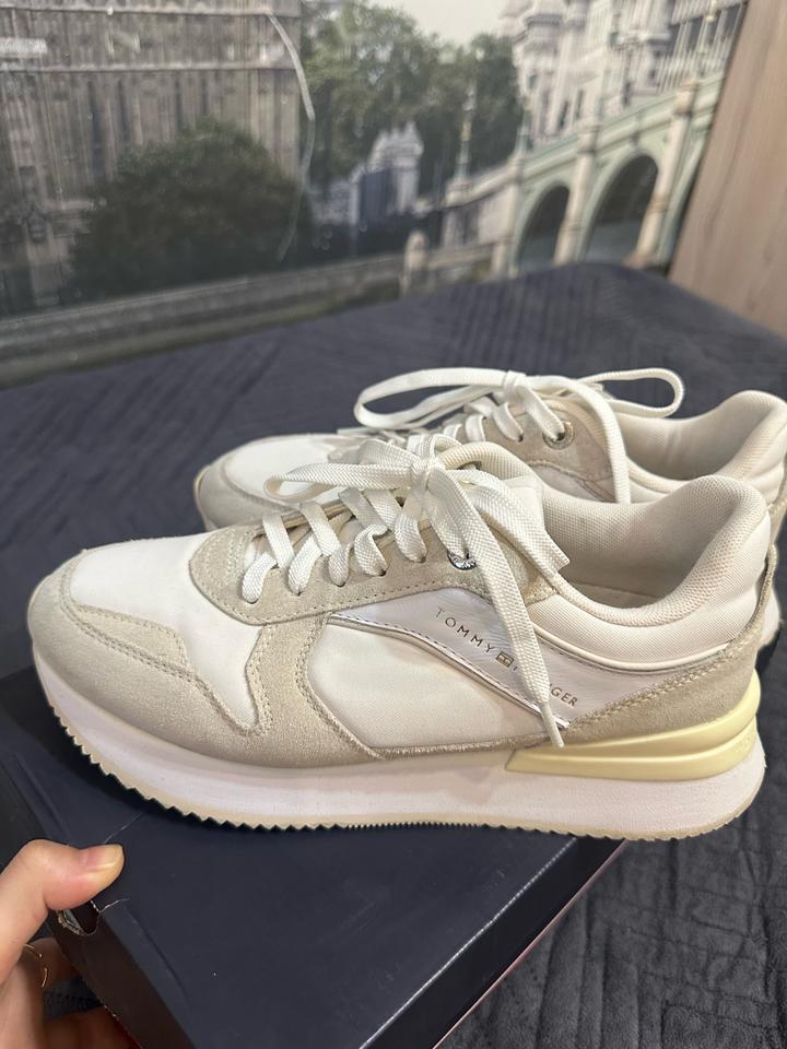 Tommy Hilfiger