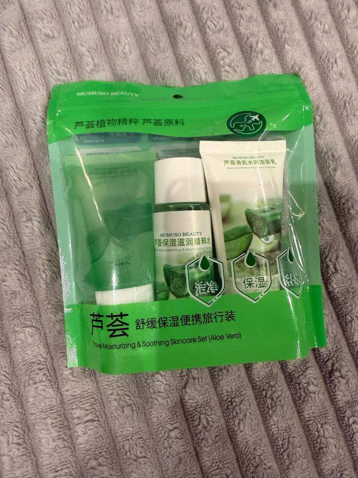 Travel Moisturizing & Soothing Skincare Set (Aloe Vera) Mumuso