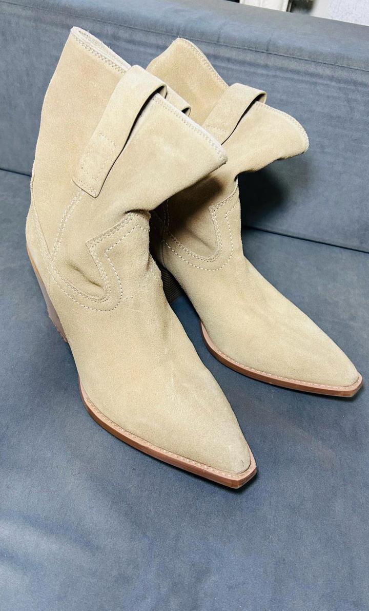 Замшевые ботинки казаки ZARA