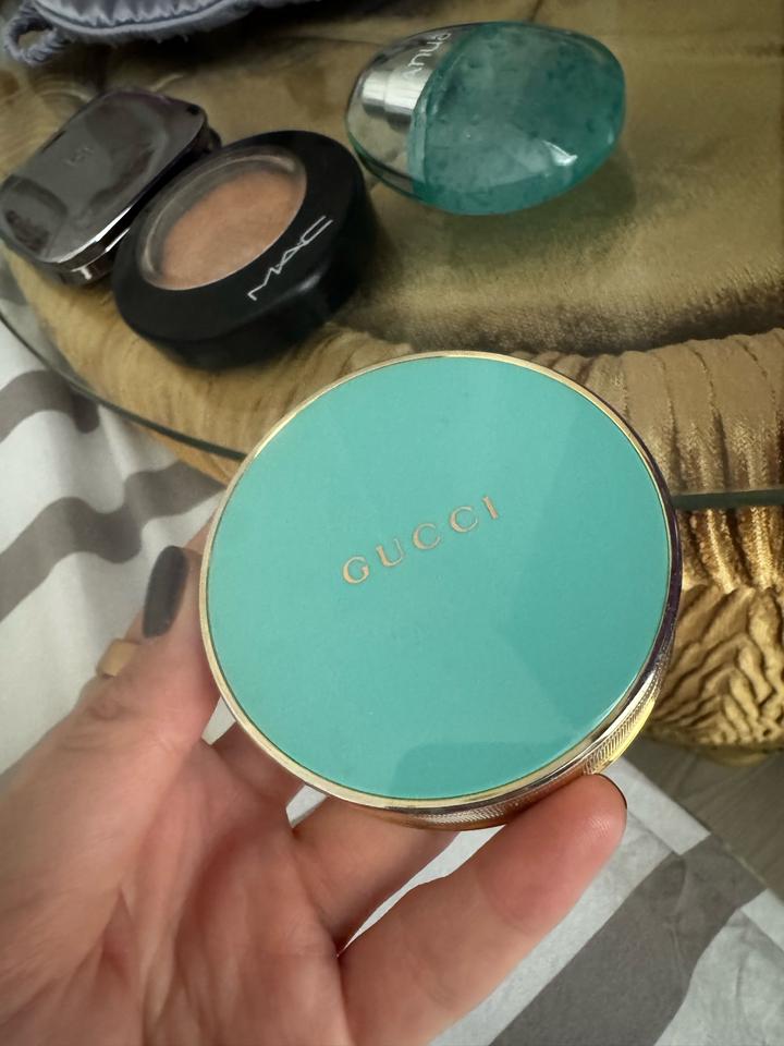 Gucci скульптур пудра