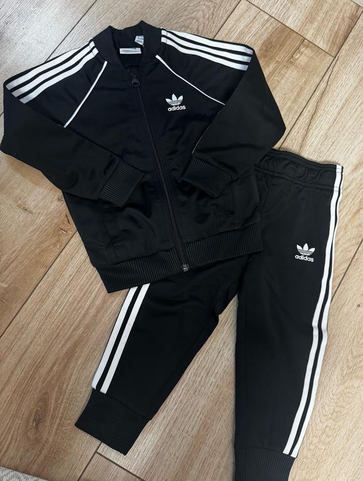 Спортивный костюм adidas