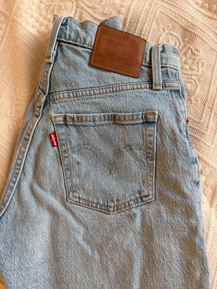Levi's