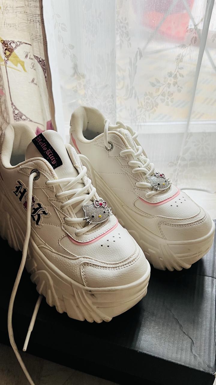 Bershka Кроссовки Berska лимитированная коллекция Hello Kitty