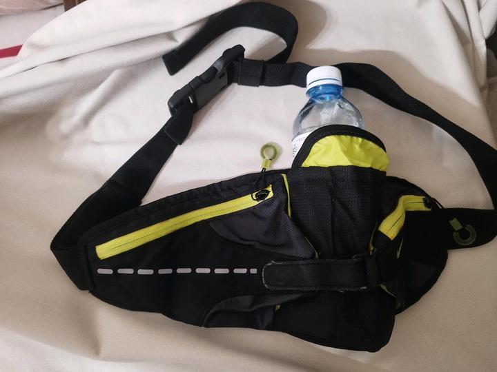 Сумка поясная Nike с карманом для воды.