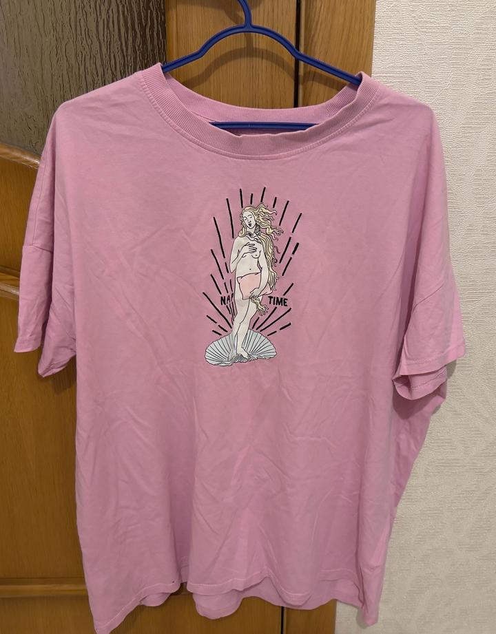 Футболка от бренда House Brand