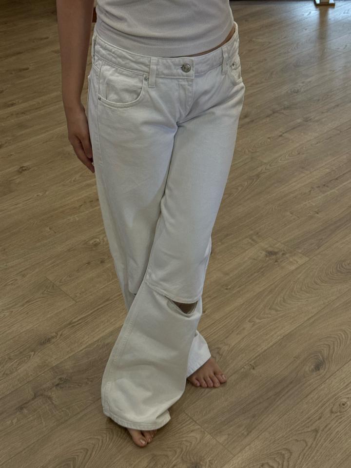 Белые джинсы Zara