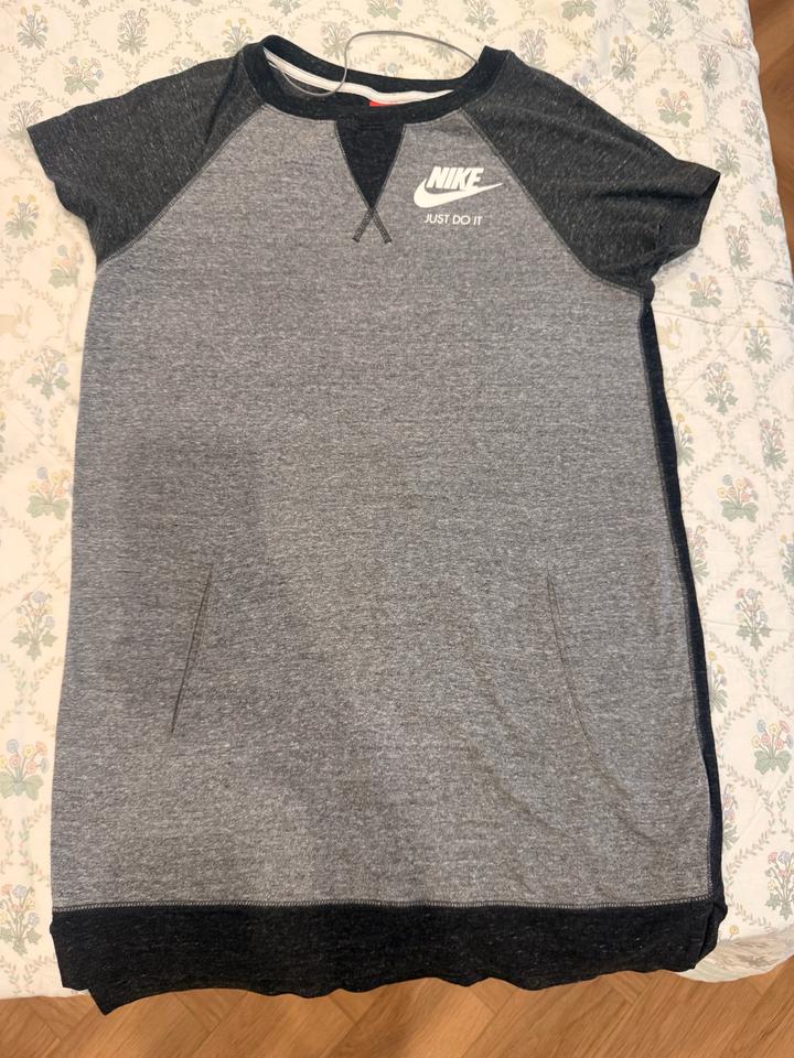 Nike Спортивное платье