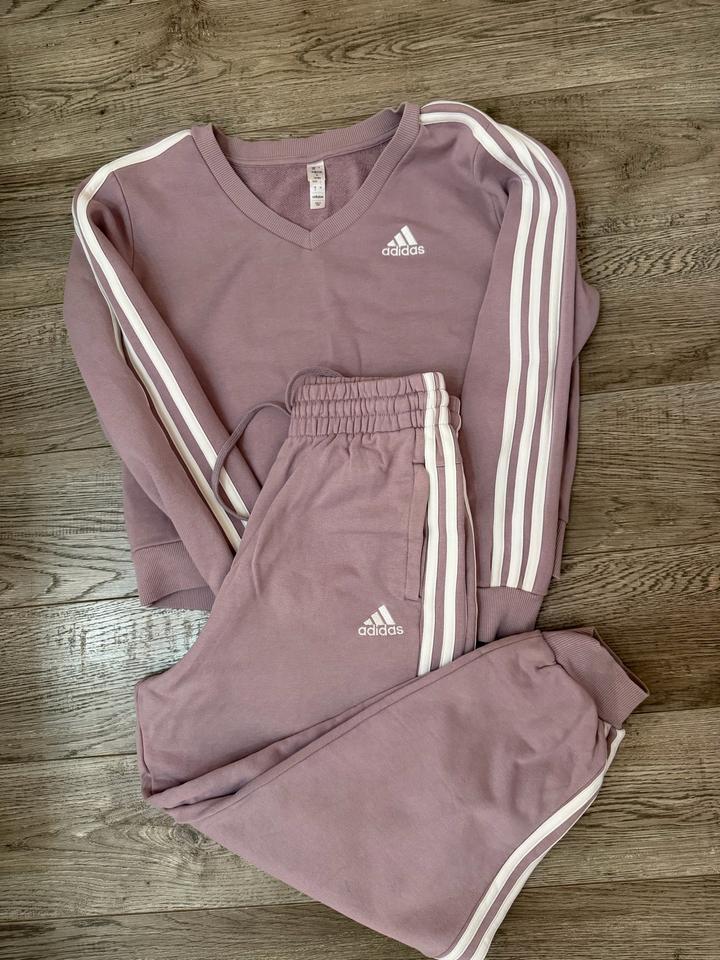 Спортивный костюм adidas