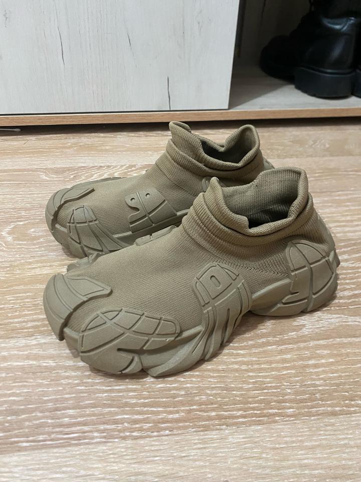 Кроссовки