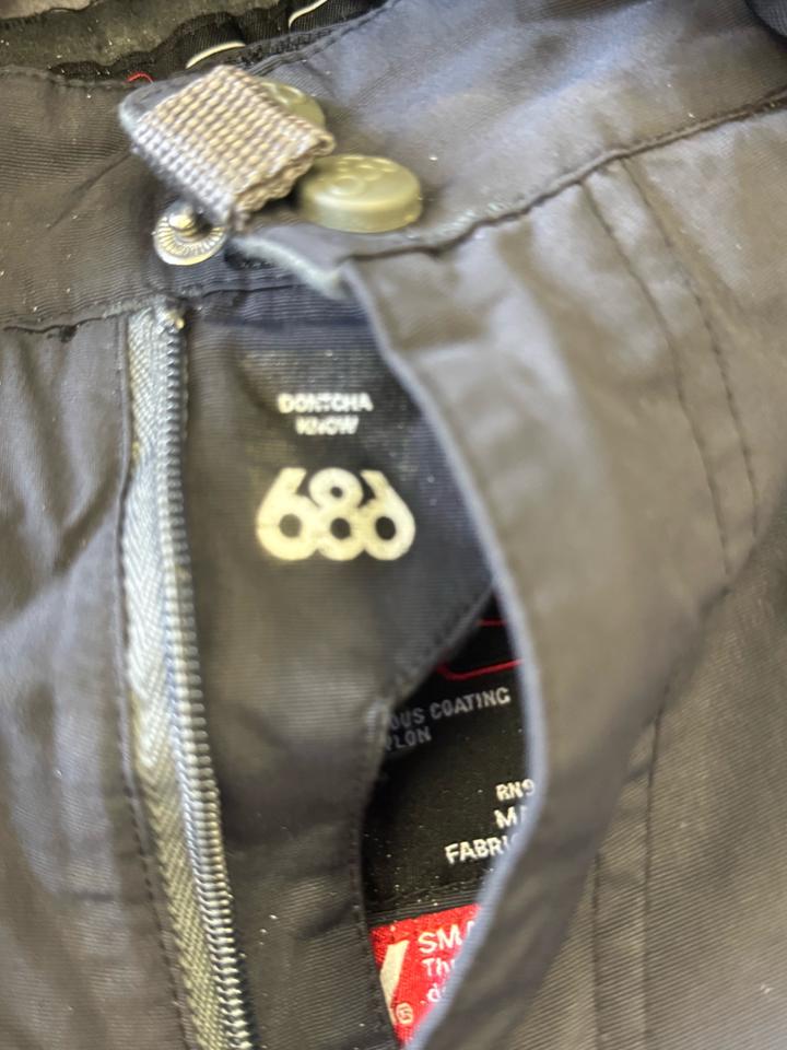 686