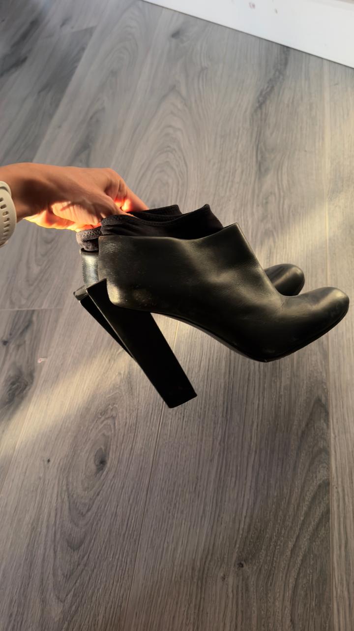 United Nude