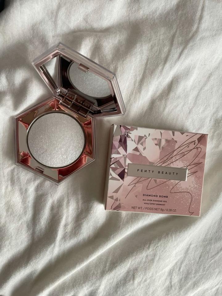 Хайлайтер Fenty Beauty Diamond Bomb