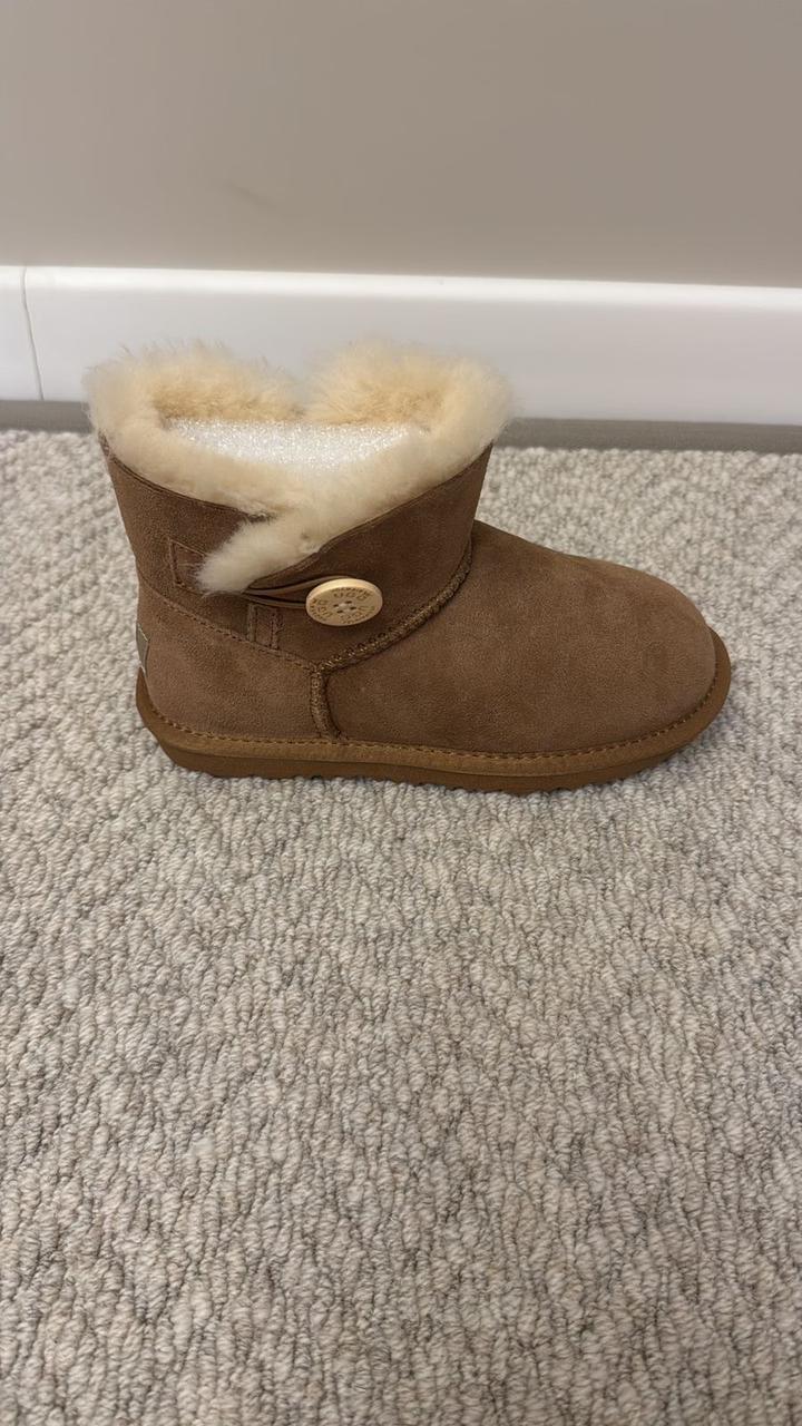 UGG