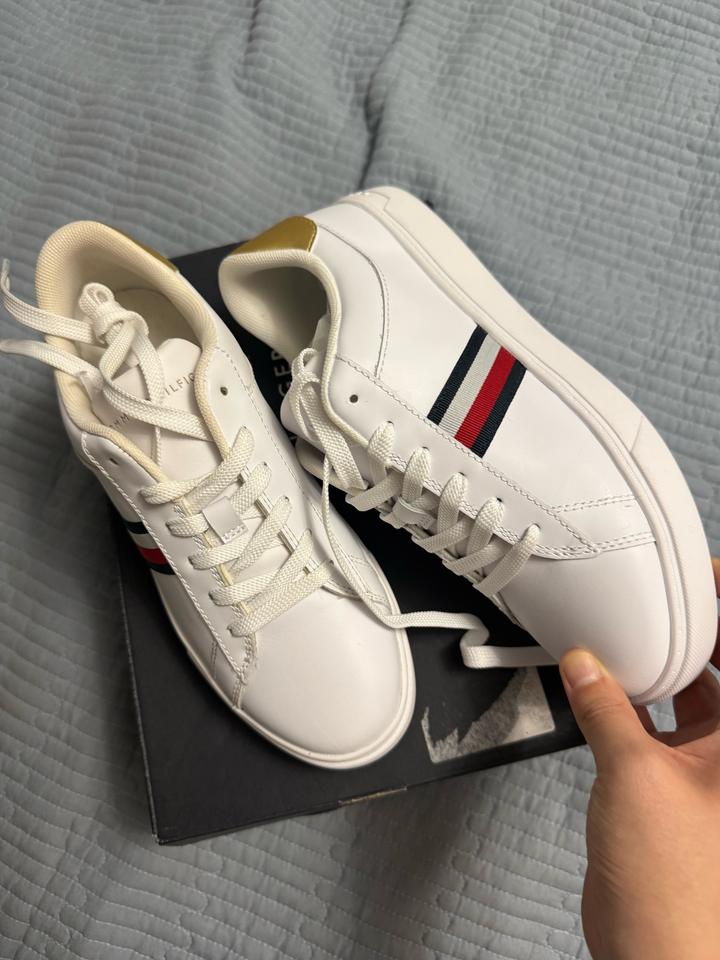 Tommy Hilfiger