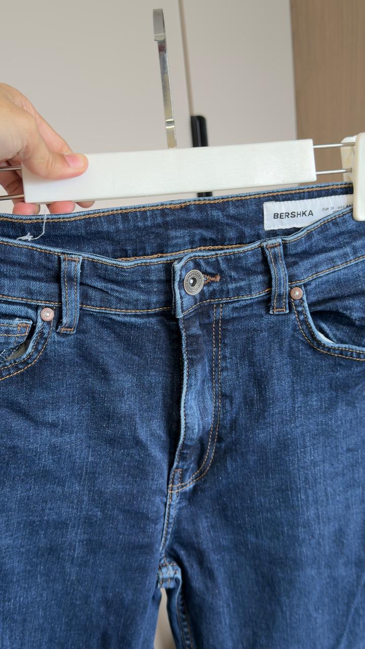 Джинсы BERSHKA
