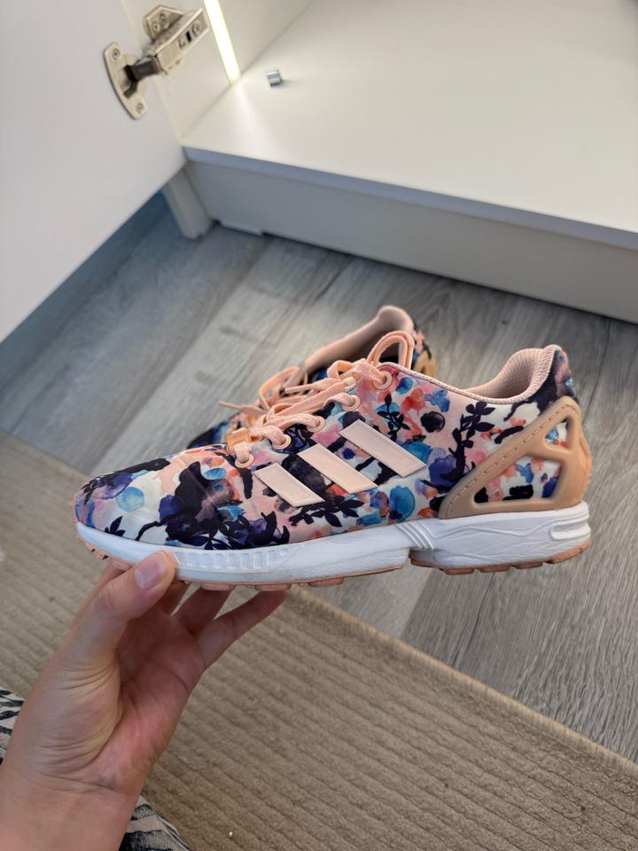 Кроссовки adidas ZX Flux с цветочным принтом