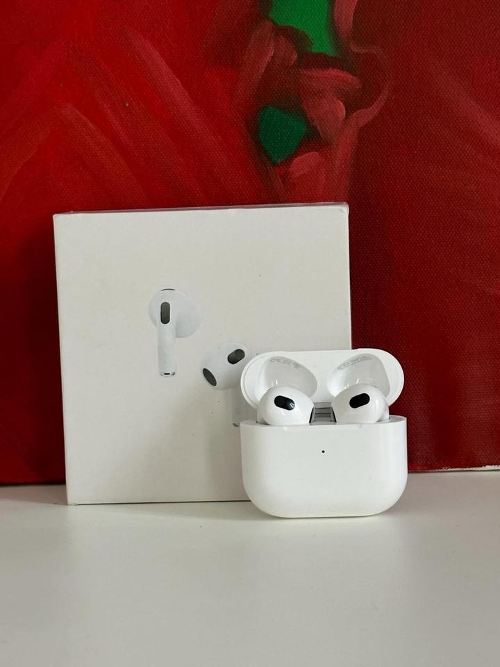 Наушники Apple AirPods
