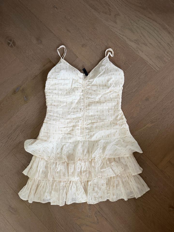 Легкое мини-платье H&M (Divided) с люрексом и воланами (молочное)