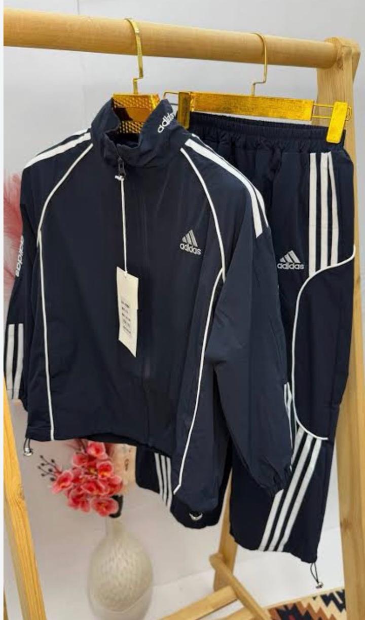 Спортивный костюм adidas