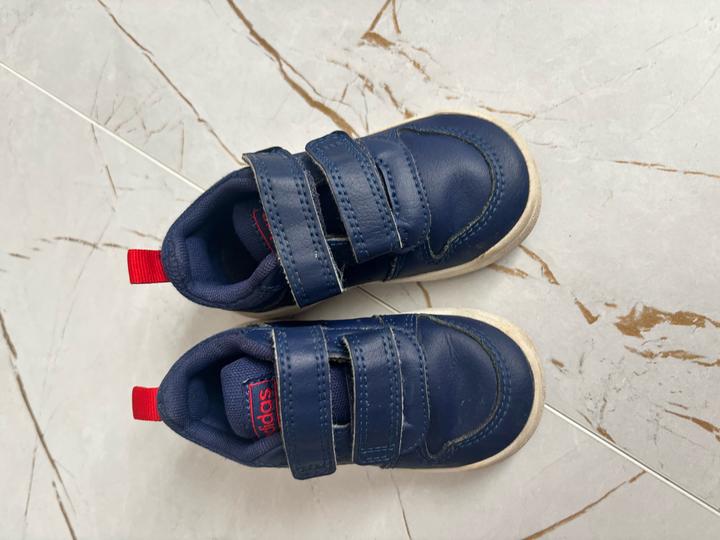 детские кроссовки adidas с липучками