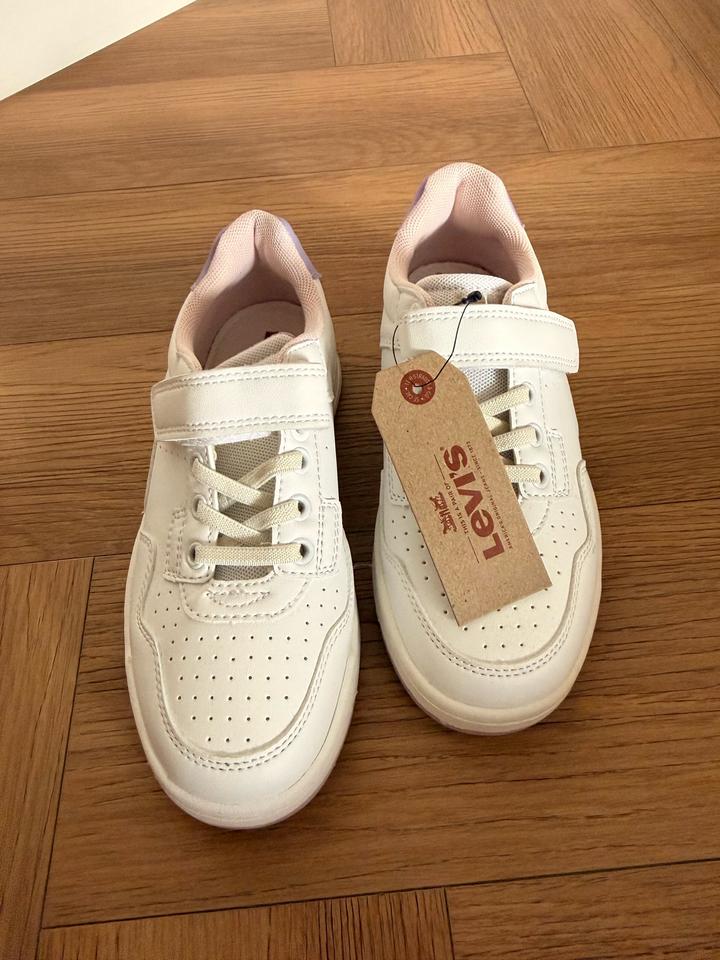 Levi's