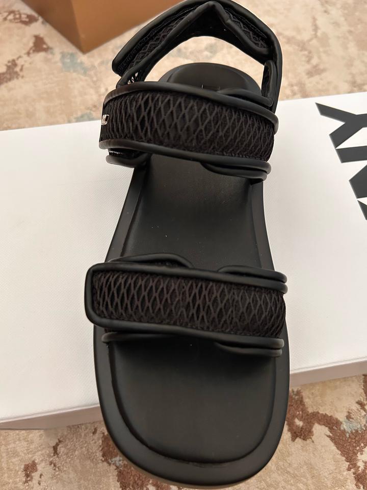 DKNY