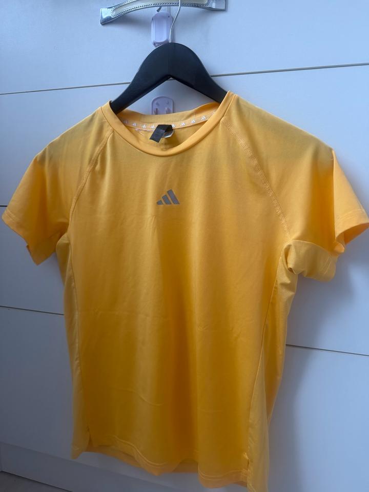 Футболка adidas
