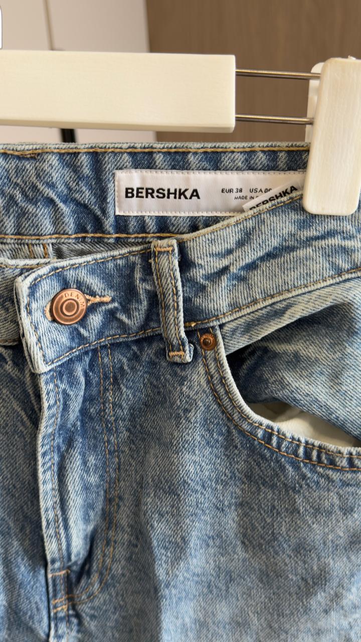 Джинсы Bershka
