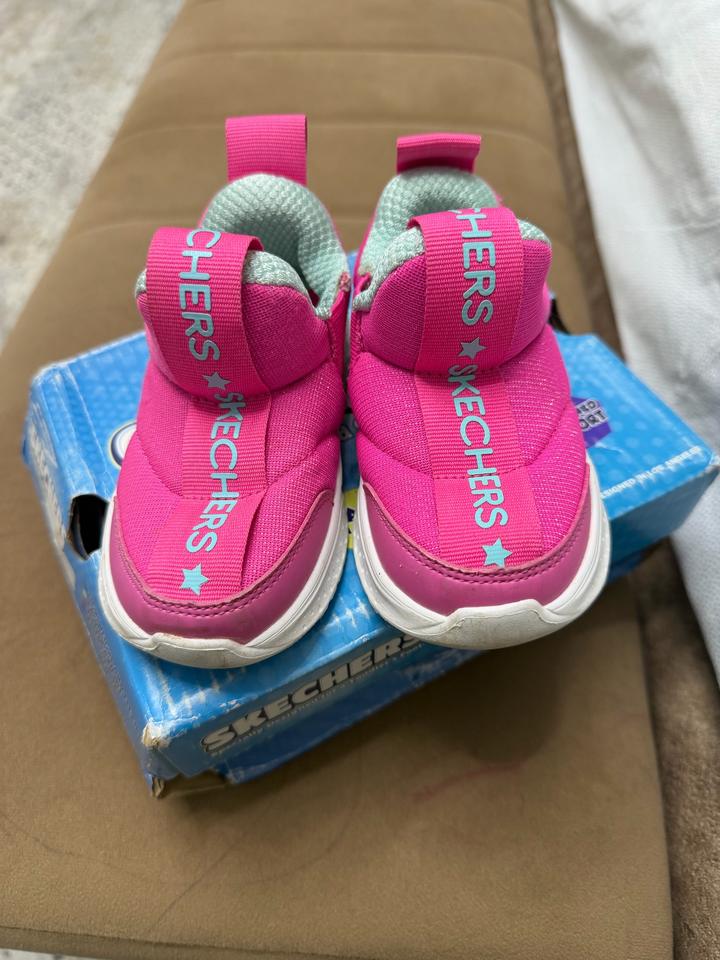Skechers