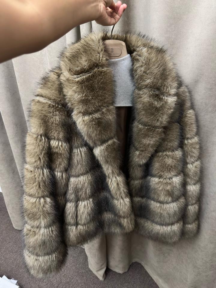 Шуба из искусственного меха
