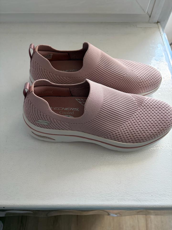 Skechers