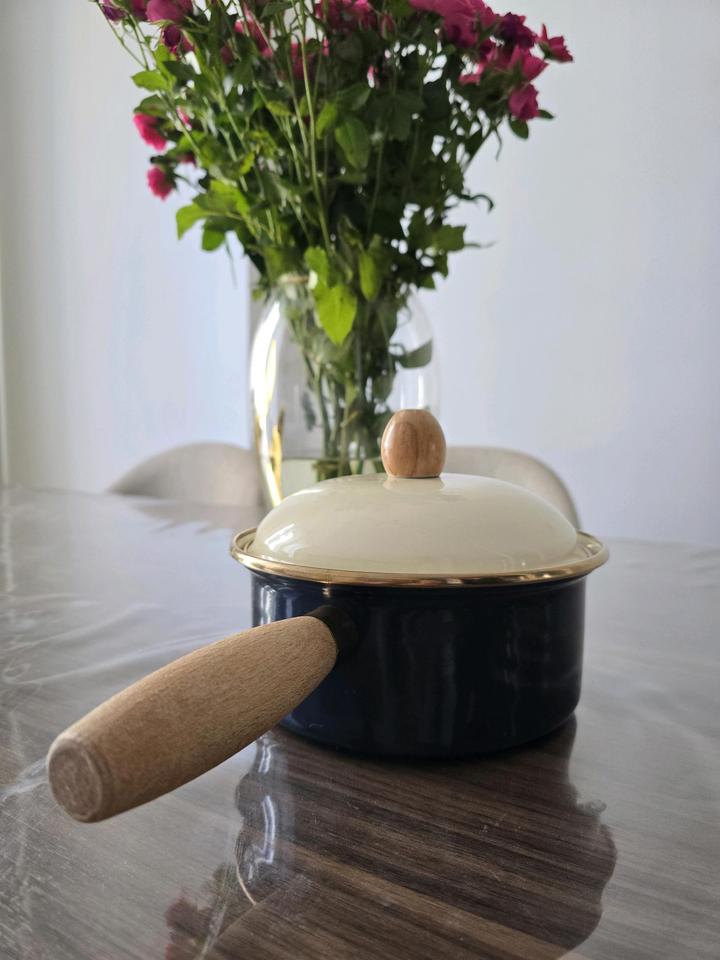 Эмалированный ковш с крышкой MADAME COCO