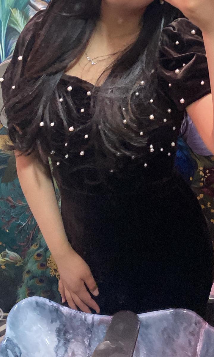 Miss brand Велюровое платье с жемчугом