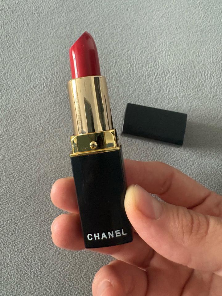 Помада CHANEL