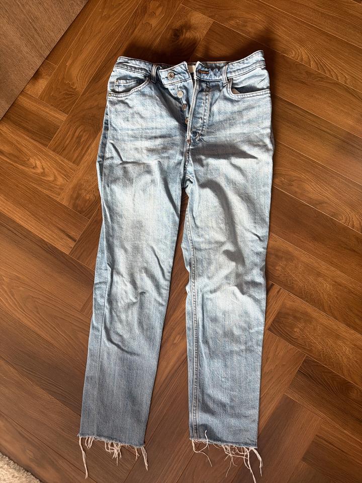 джинсы H&M с необработанным краем