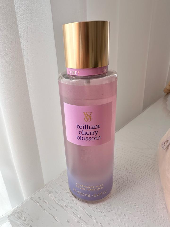 Парфюмированный спрей для тела Victoria's Secret Brilliant Cherry Blossom