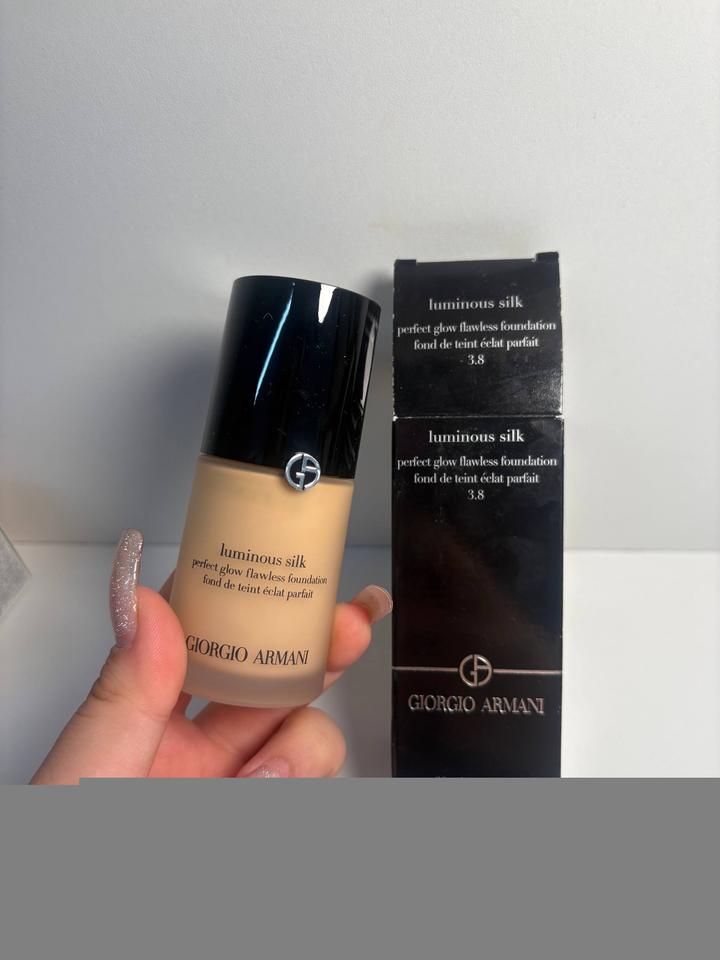 Тональный крем Giorgio Armani Luminous Silk