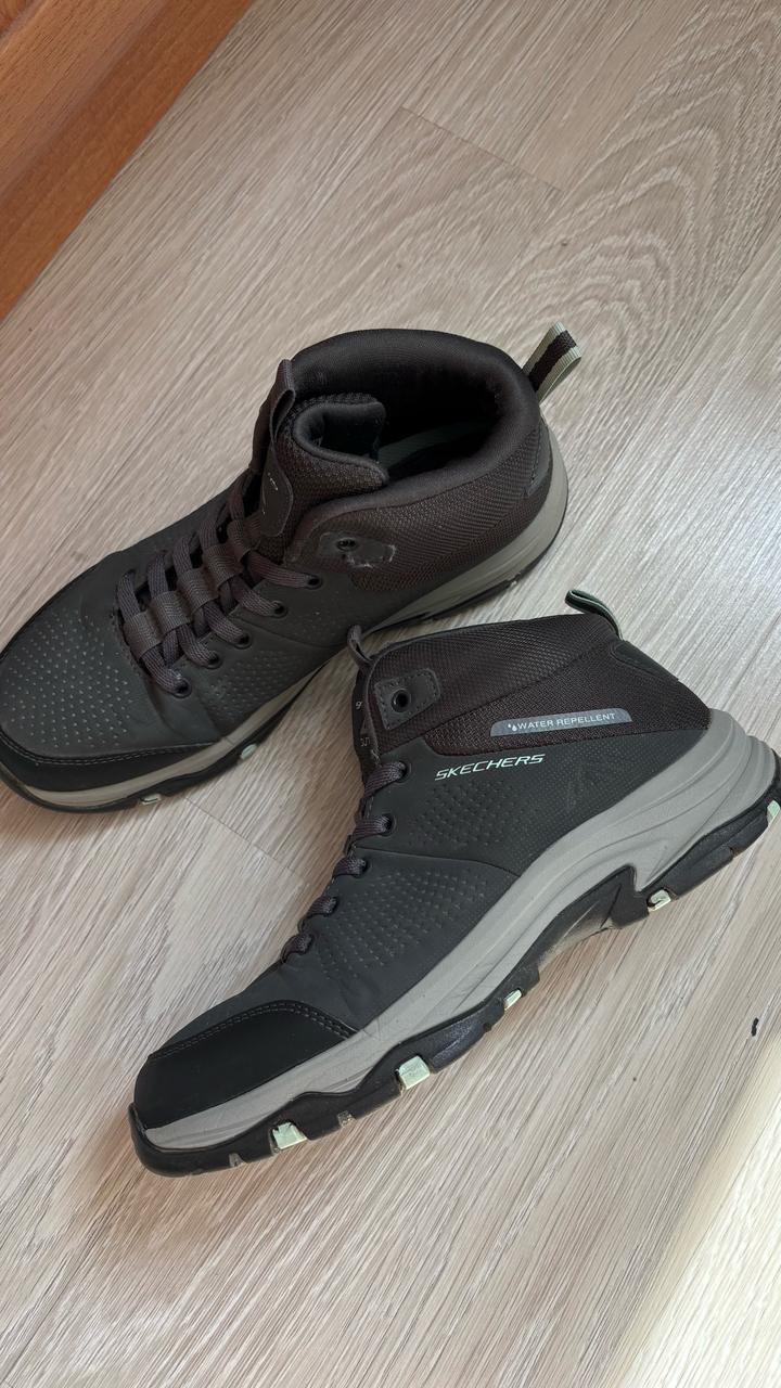Skechers