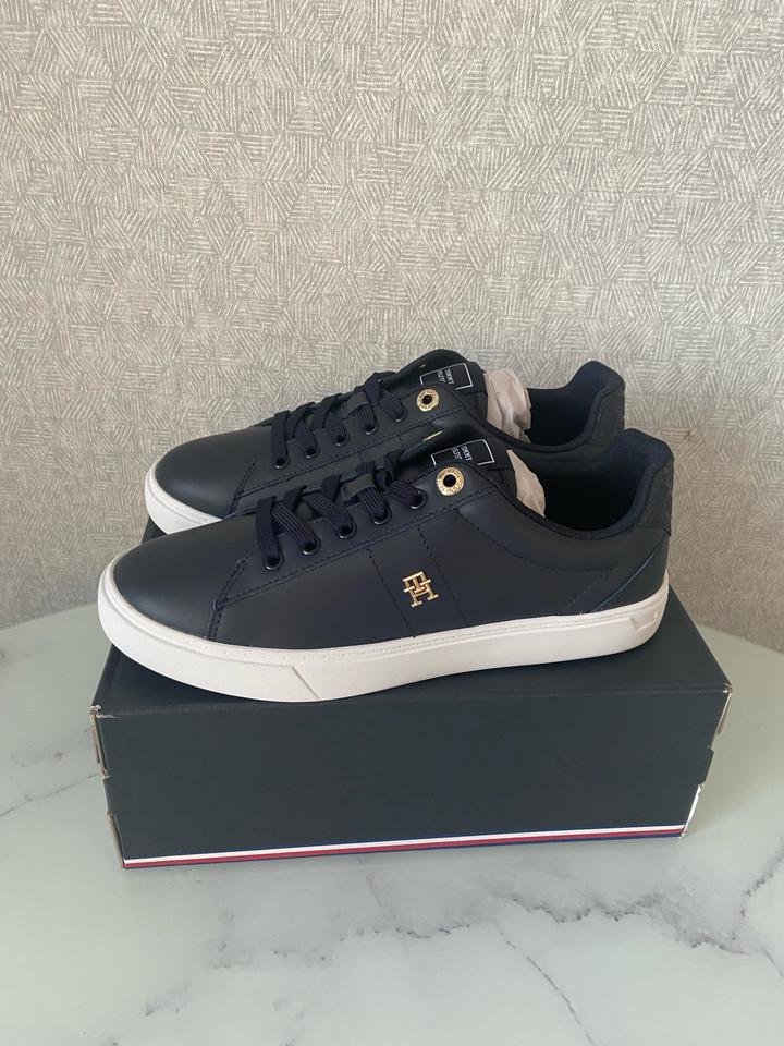 Tommy Hilfiger