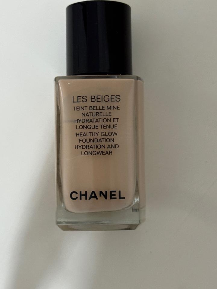 CHANEL Les Beiges Teint Belle Mine Naturelle тональный крем B10