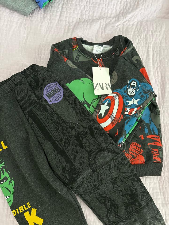 Двойка  ZARA с принтом Marvel